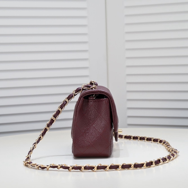 シャネルバッグ背面デザイン